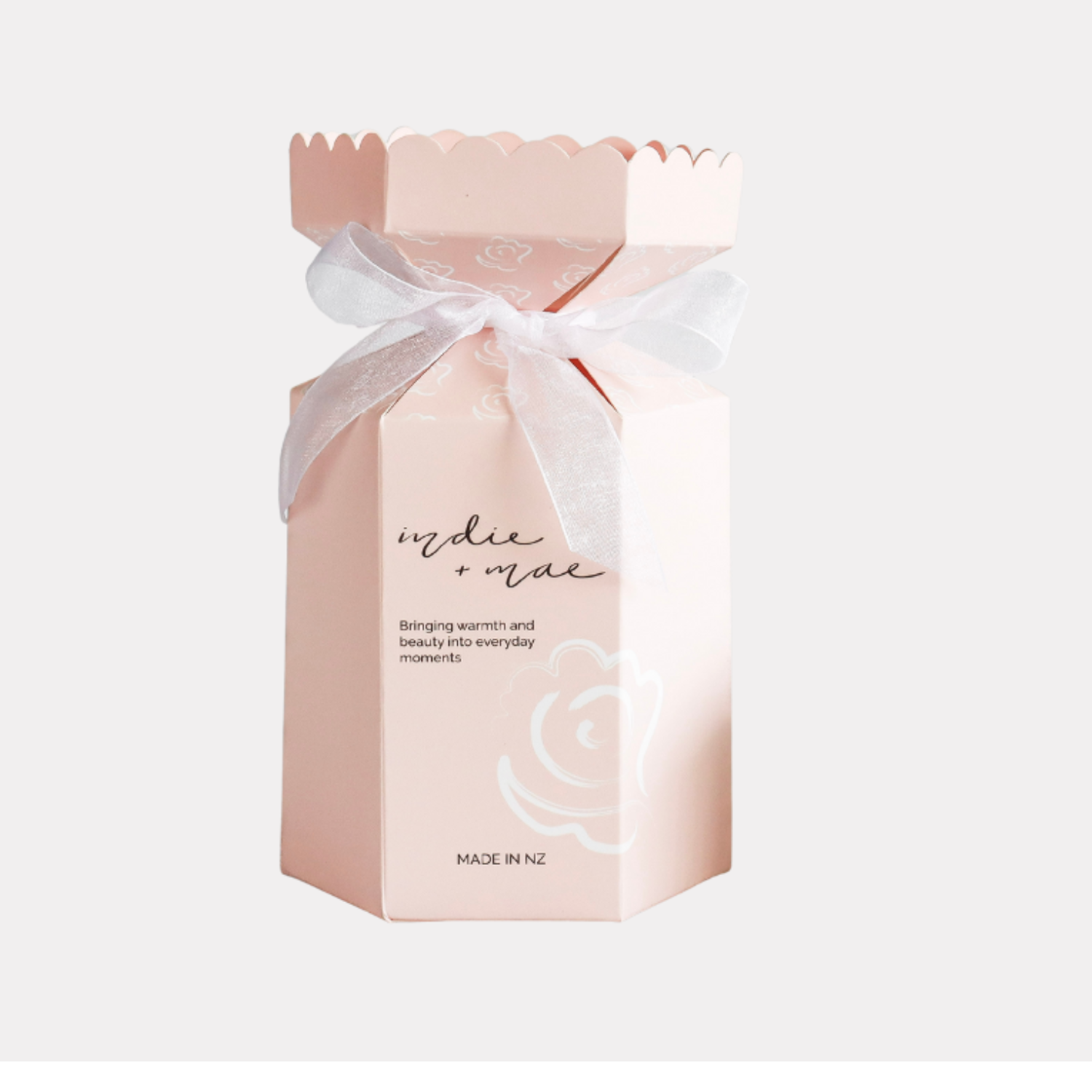 Indie + Mae Unwind Cracker Gift Set with Rose & Hibiscus Bath Salts, Dreamer Candle and muslin bag, alternative product photo