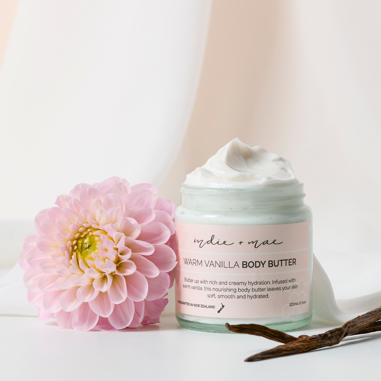 Indie + Mae Glow Cracker Gift Set with Warm Vanilla Body Butter and Rose & Peony Body Polish, product detail