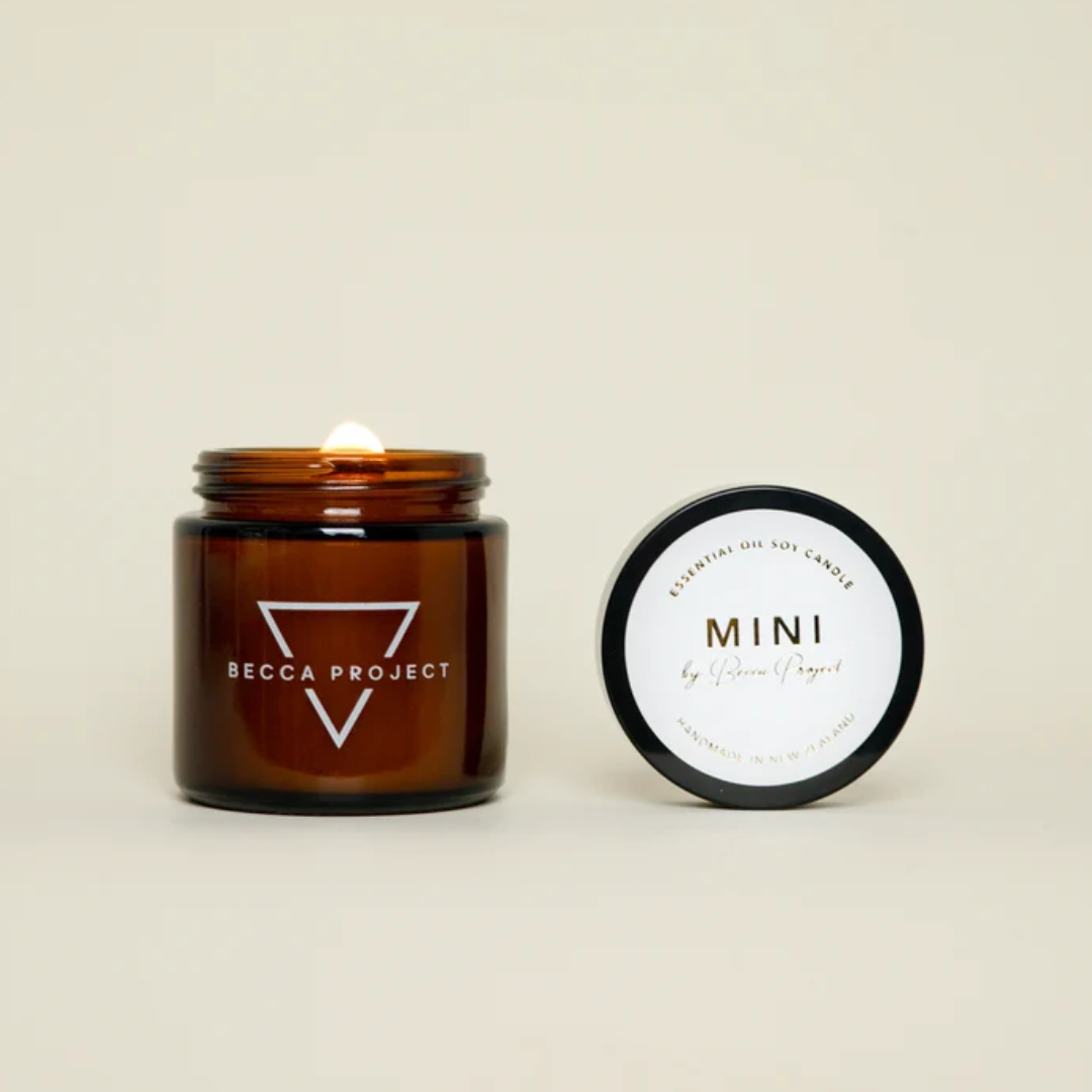Indie + Mae Unwind Cracker Gift Set with Rose & Hibiscus Bath Salts, Dreamer Candle and muslin bag, product detail